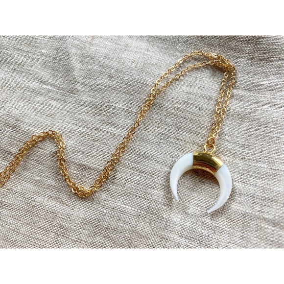 *Portia* White Double Horn Necklace - Picture 3 of 4